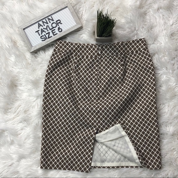 2/$20 Ann Taylor | LOFT | Patterned Skirt - Picture 3 of 3